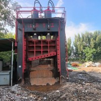 場地轉讓出售一臺21年江山重工1000噸龍門剪